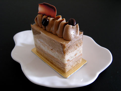 moutonrouge_cake1.jpg