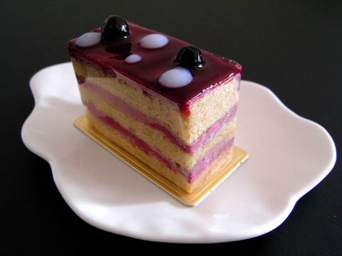 moutonrouge_cake2.jpg
